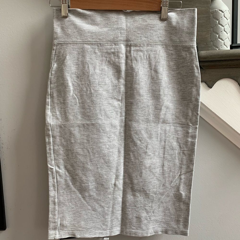Iris Gray Stretch Body Con Pull On Skirt sz M NWOT